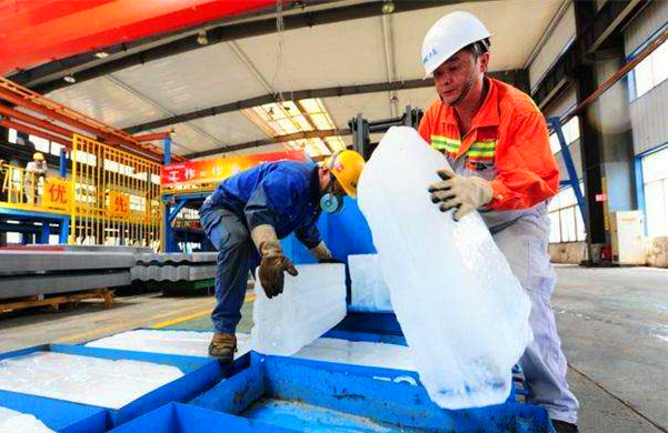 夏日炎炎，车间降温新招，青浦良臣制冰厂冰块解药！